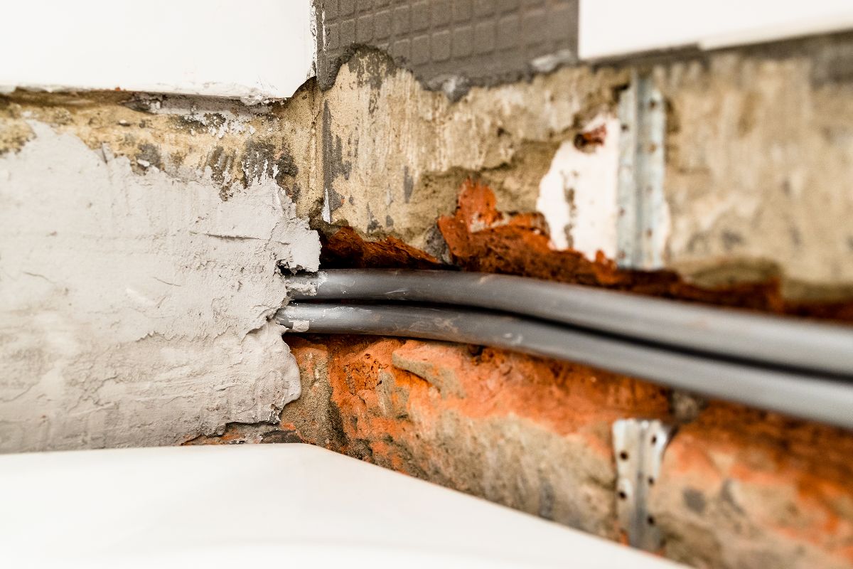 Water damage at the corner of a factory
